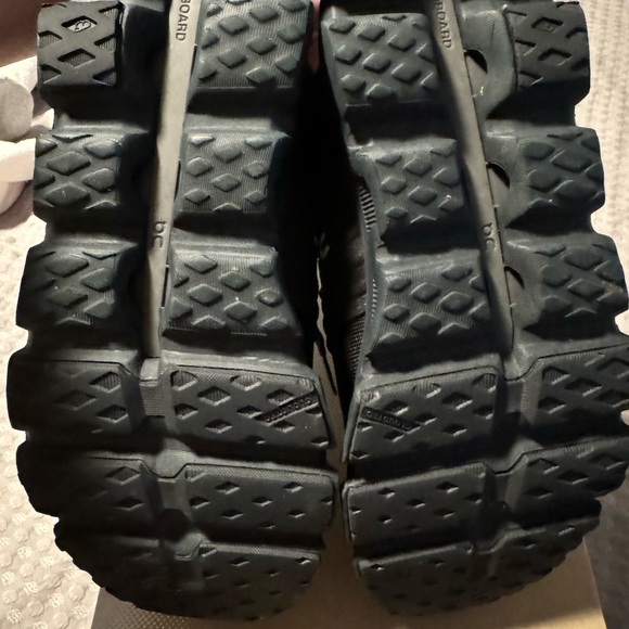 Women’s ON all black Cloudswift 3 AD, size 7.5, worn maybe twice - Picture 4 of 5